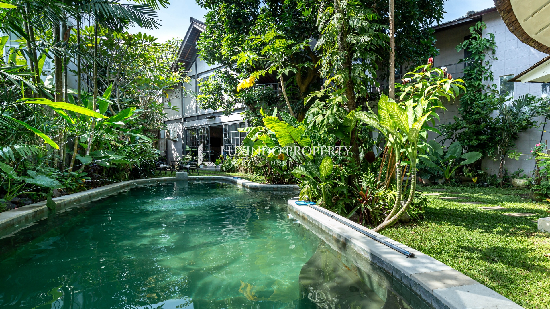 KEROBOKAN – STUNNING AND PEACEFUL SPACIOUS VILLA IN A PRIME KEROBOKAN LOCATION (FHV490)